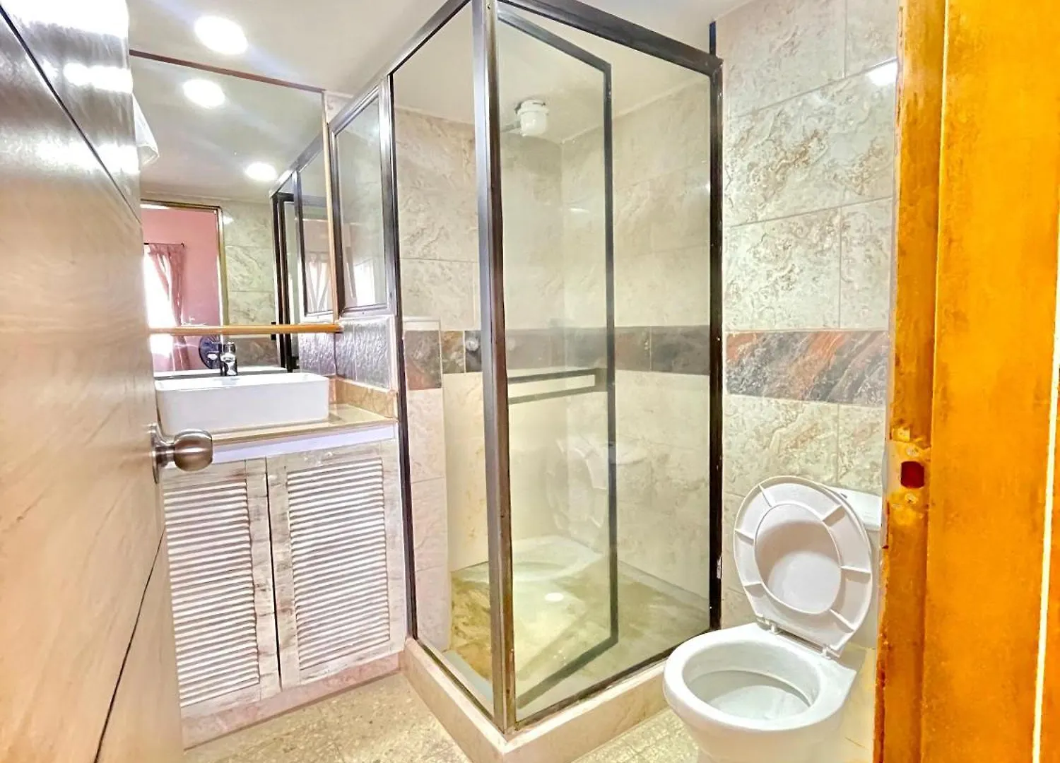 Hotel Torre Primavera Medellín 3*,  Colombia