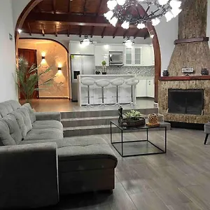 Villa Palos Altos