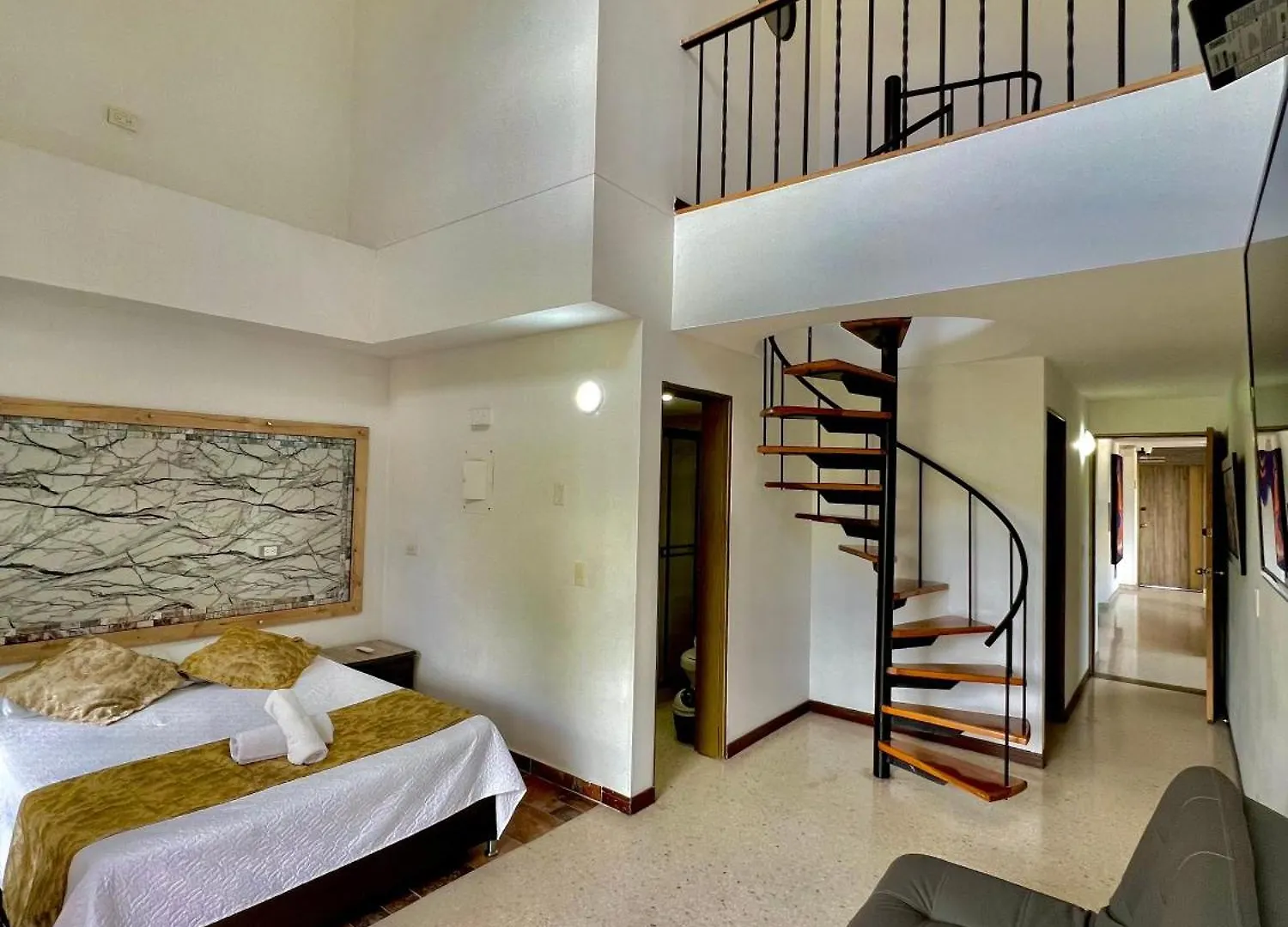 Hotel Torre Primavera Medellin 3*,